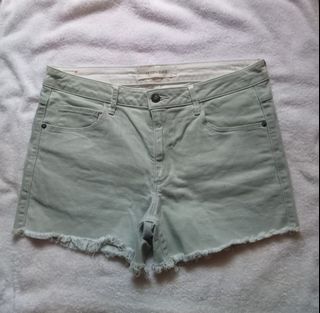 (Category: ) located in . Submitted by her_wardrobeee (Listing ID 1189952435, Image 1). Description: .