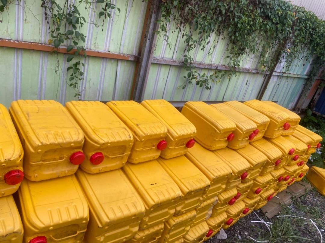 Used Jerry Cans, Drums 20L, Everything Else, Others on Carousell