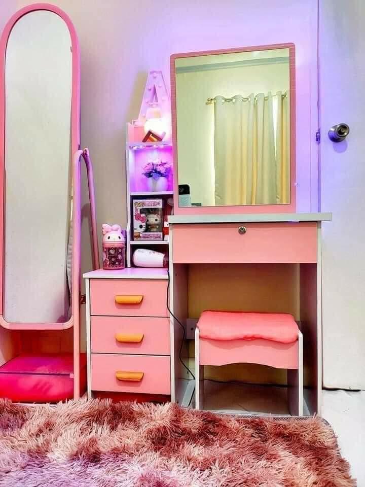 Vanity mirror (Category: Mirrors) located in Manila. Submitted by saguittarian06 (Listing ID 1189935667, Image 3). Description: ₱1500 Vanity Dresser w/ Mirror with chair European Style Dresser Modern style with chair and mirror Dressing table Bedroom Dresser Color:soft white,pink,brown,.