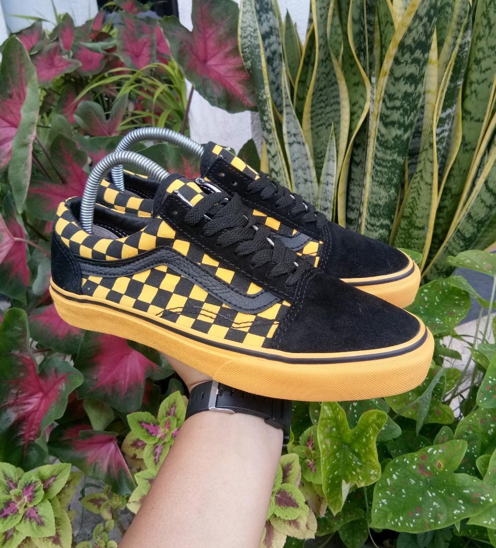 Black and yellow sales checkered old skool vans