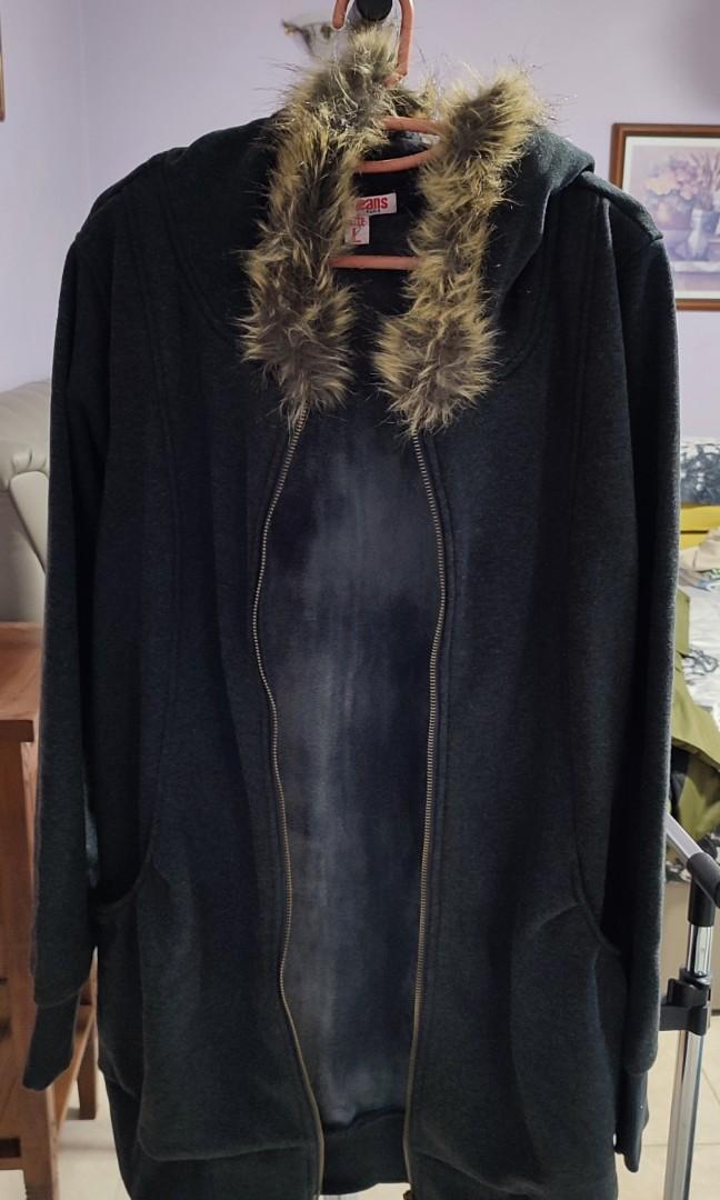 Winter jacket (Category: Coats, Jackets and Outerwear) located in Petaling Jaya. Submitted by mizzfana (Listing ID 1190016257, Image 2). Description: Belum pernah pakai.Material kain dalam jacket tu, baldu. Sangat selesa. Reason to let go sebab impulsive buying. tgk cantek, sedap pakai je, nak beli. last2 memang x pakai pon.haha...