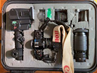 收藏多年 Canon A-1 單鏡相機全套+專業鏡頭閃光燈 Full Set Canon SLR Camera with professional accessories + traveling box