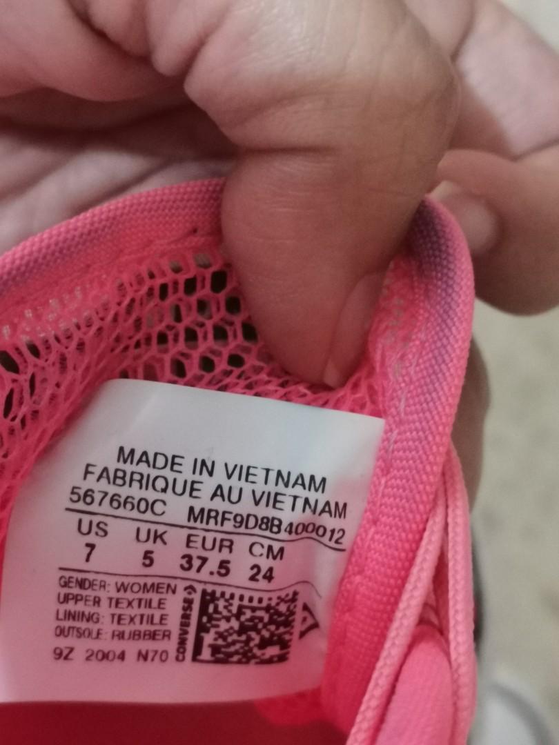 Authentic Converse (Category: Sneakers) located in Kuala Lumpur. Submitted by edrizky (Listing ID 1190130706, Image 3). Description: Letting go my fav sneakers as it is quite loose for me. Fast deal pls.