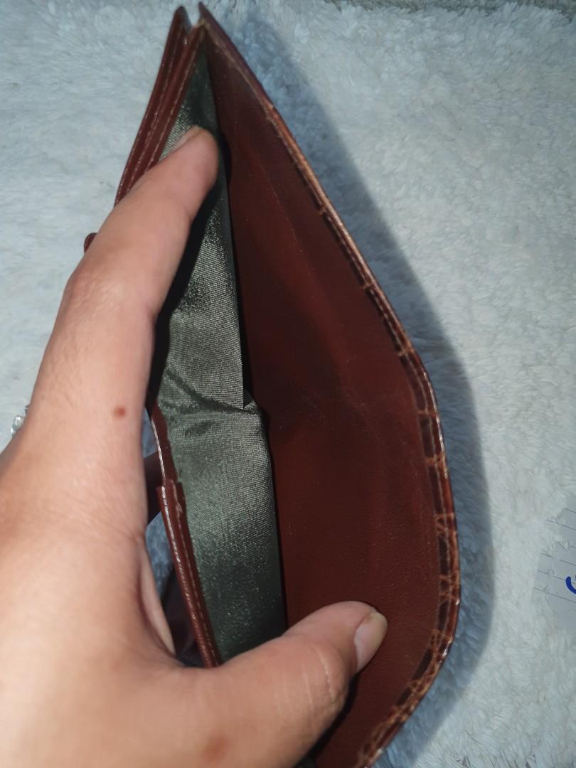 authentic croc bi fold wallet (Category: Luxury Bags & Wallets) located in Santa Maria. Submitted by mikavillaflor4 (Listing ID 1190256227, Image 3). Description: authentic crocbi fold wallet no major issues kindly check the posted pictures japan auction japan source.
