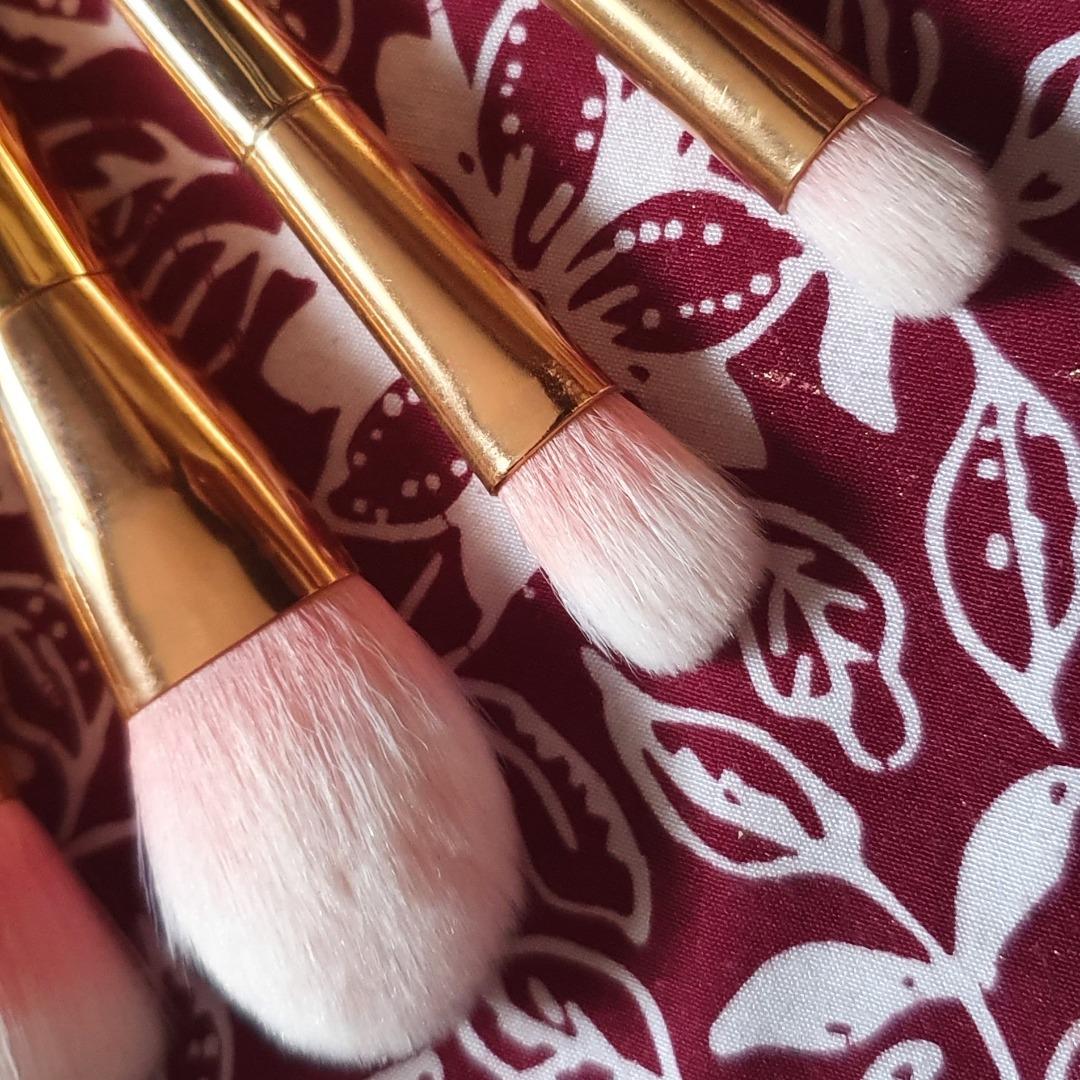 Beginner Brush Set, Beauty & Personal Care, Face, Makeup on Carousell