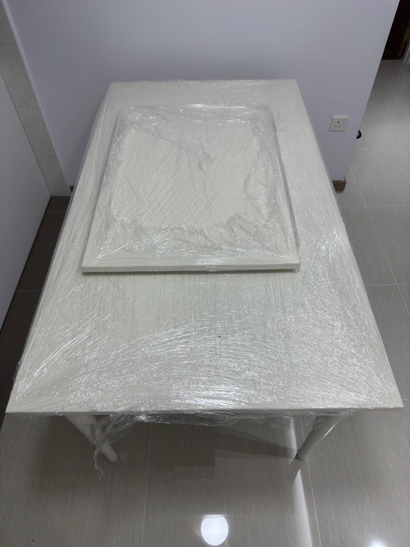 Dining table (Category: Tables & Sets) located in Singapore. Submitted by izz89 (Listing ID 1190276140, Image 2). Description: (Display set) All white 6 seater ( can be extended ) dining table to sell off as i found it to be too big for my liking. Havent use it personally ( just bought it from another seller (12/10/2022). What you see in the photos are what you will get. Price is fixed based on previous seller quote as i have not used it. 😊.
