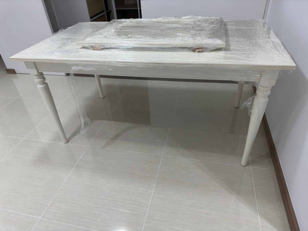 Dining table (Category: Tables & Sets) located in Singapore. Submitted by izz89 (Listing ID 1190276140, Image 3). Description: (Display set) All white 6 seater ( can be extended ) dining table to sell off as i found it to be too big for my liking. Havent use it personally ( just bought it from another seller (12/10/2022). What you see in the photos are what you will get. Price is fixed based on previous seller quote as i have not used it. 😊.
