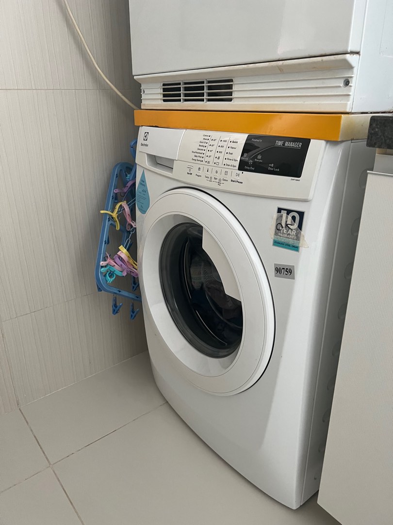 Electrolux Washer almost brand new ! Only bought for few months