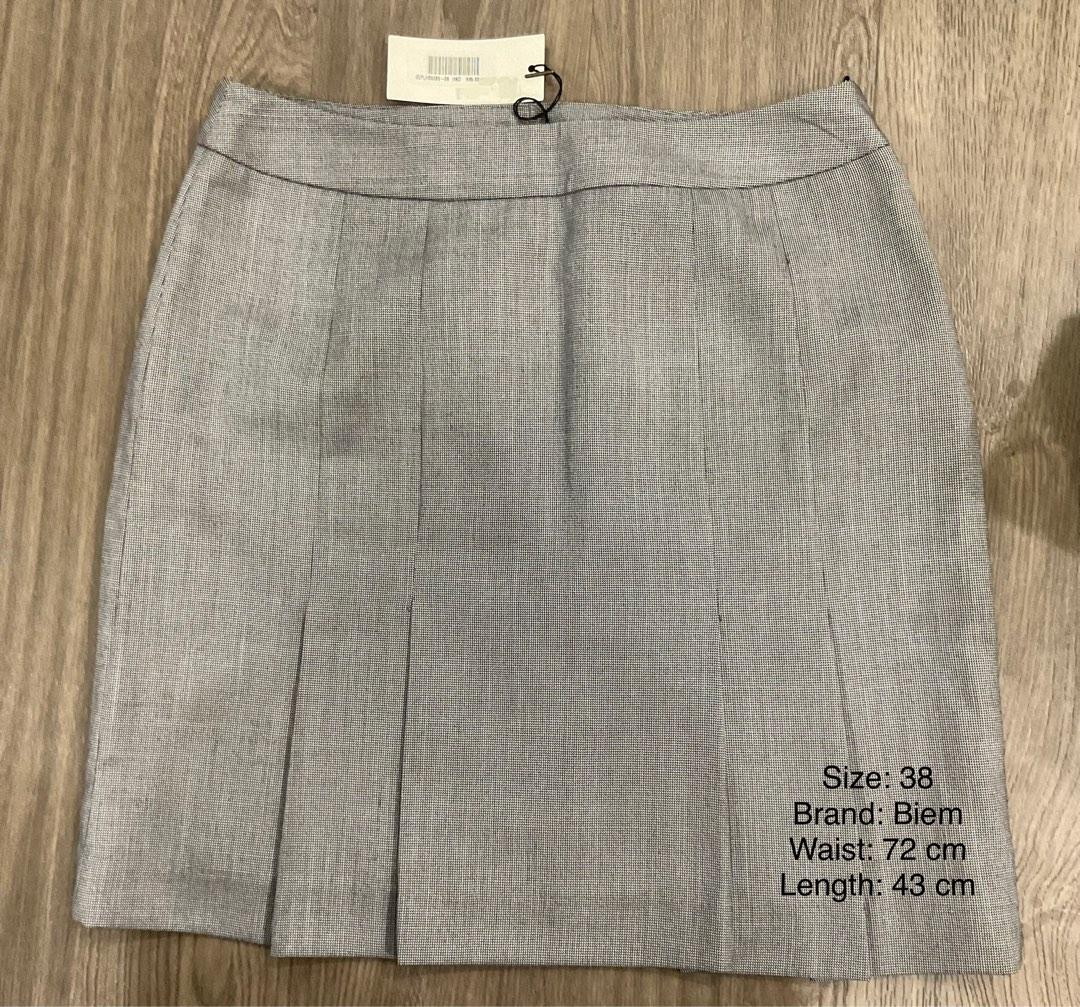Grey pleated shop work skirt