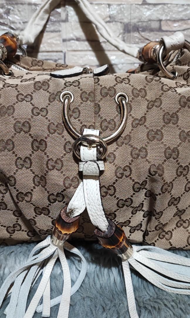 Gucci large travelling bag (Category: Luxury Bags & Wallets) located in Manila. Submitted by trendy_ukay (Listing ID 1190139576, Image 3). Description: in good condition coded not guaranteed.