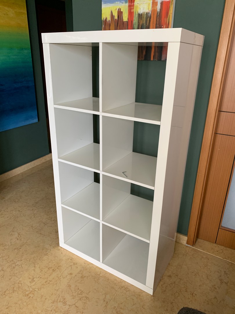 Ikea Kallax shelf to give away. Comes with an Allan key and the shelf