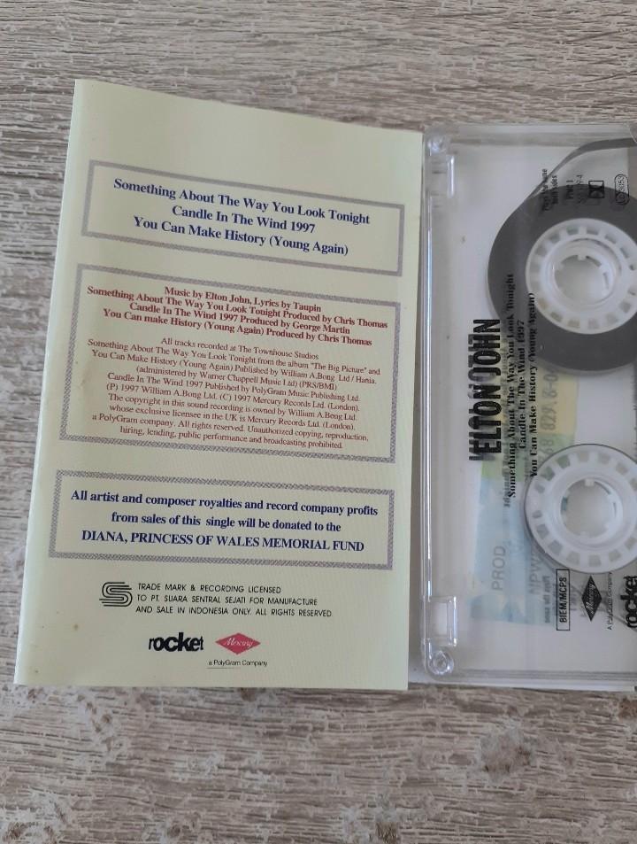 Kaset pita Elton John