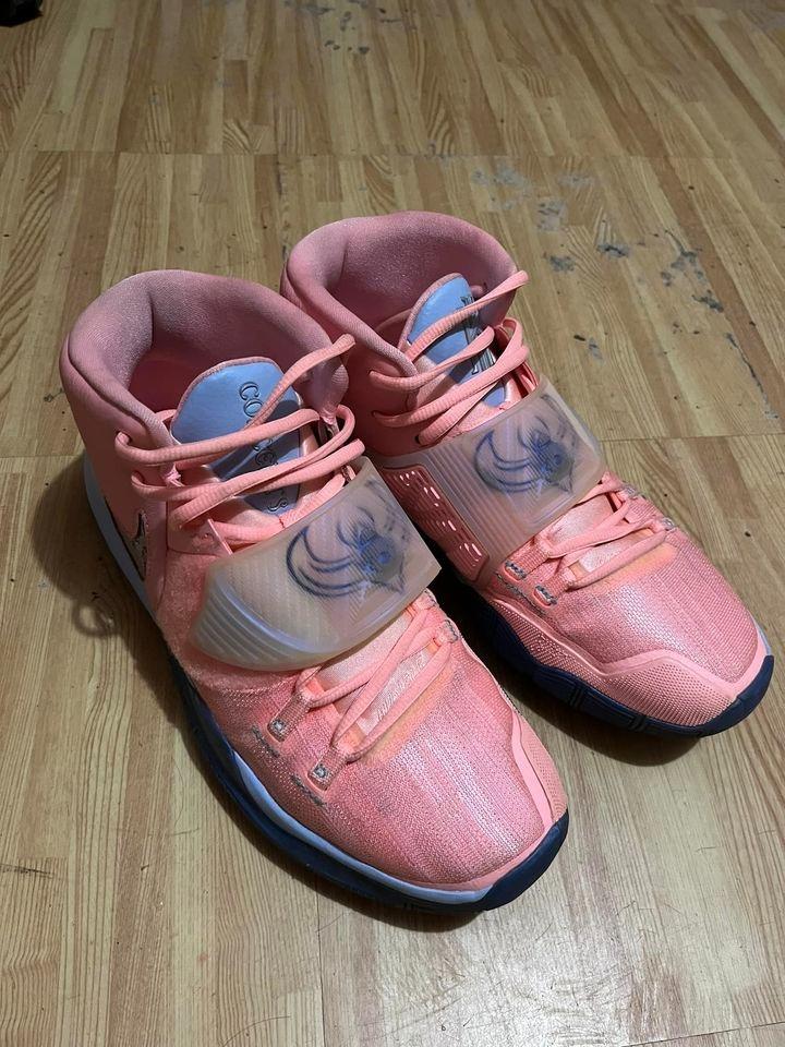 Kyrie 4 online 90s footlocker