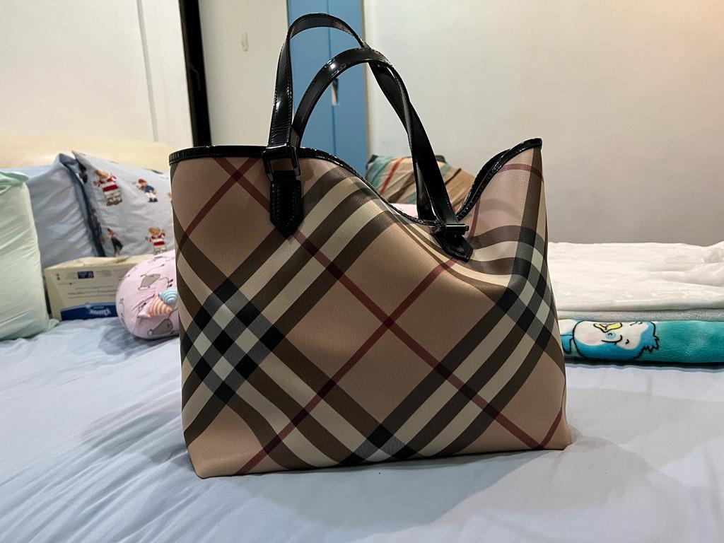 Like new Burberry shoulder bag, Women's Fashion, Bags & Wallets