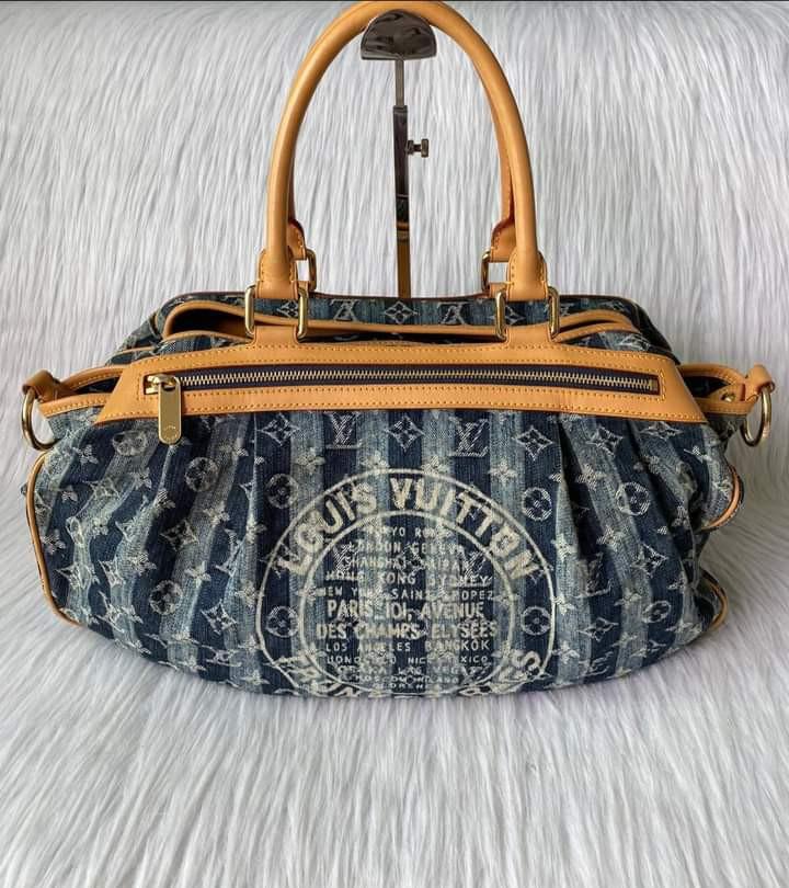 Louis Vuitton by Marc Jacobs 2006 Cabas Raye GM Monogram Denim (Category: Luxury Bags & Wallets) located in Manila. Submitted by bagislifeshop (Listing ID 1190189274, Image 2). Description: ▪️Louis Vuitton by Marc Jcobs 2006 Cabas Raye GM Monogram denim▪️ ☑️Available in Manila ✅Date code: AR0096 ✅Condition: 8.8/10 ✅Material: Monogram Denim and cowhide leather ✅Inclusions: Dust bag and Long strap.