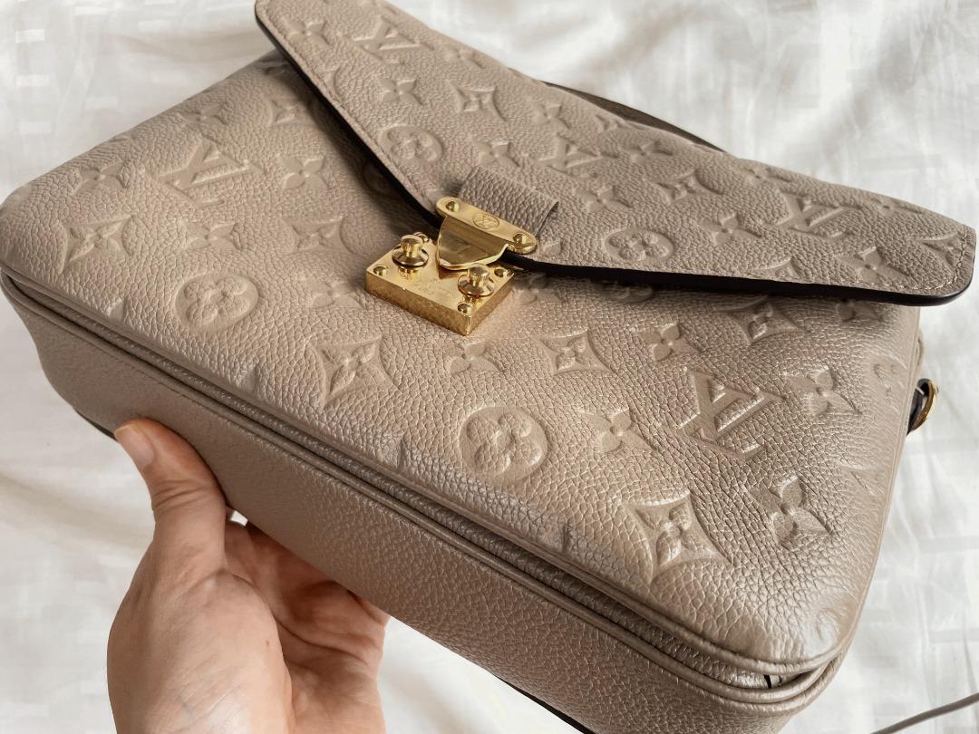 Louis Vuitton Tourterelle Pochette Félicie Handbag