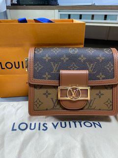 💯% Authentic Louis Vuitton vintage Dauphine Sac Hand bag, Luxury, Bags &  Wallets on Carousell