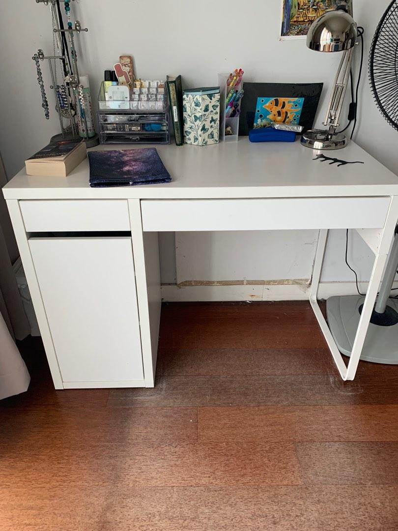 Micke shop study table