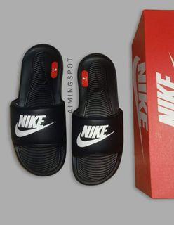 NIKE VICTORI ONE SLIDE