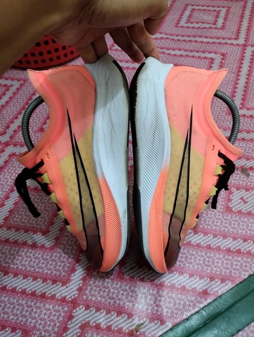 nike zoom fly 3 carbon plate Sports Equipment Other Sports