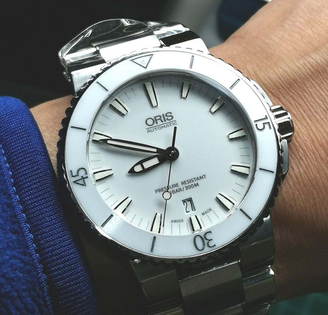 Oris white top
