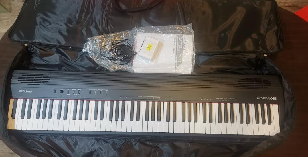 Korg B2 Digital Piano Roland Go Piano 88 Keyboard