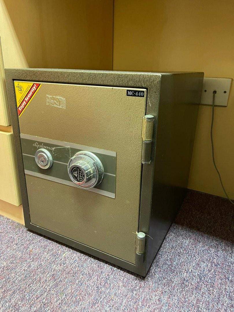 Vintage Safe Box SP Diplomat Safes MC440 (Golden color), Furniture