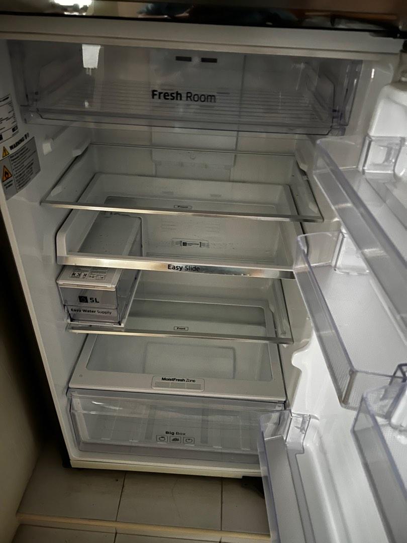 Samsung Fridge with Ice Maker and Water Dispenser, TV & Home