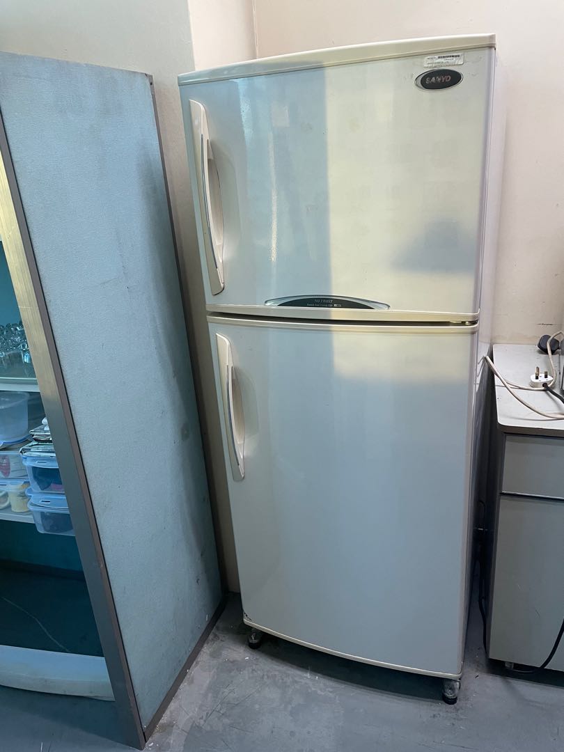 Sanyo 2 Door Fridge, TV & Home Appliances, Kitchen Appliances