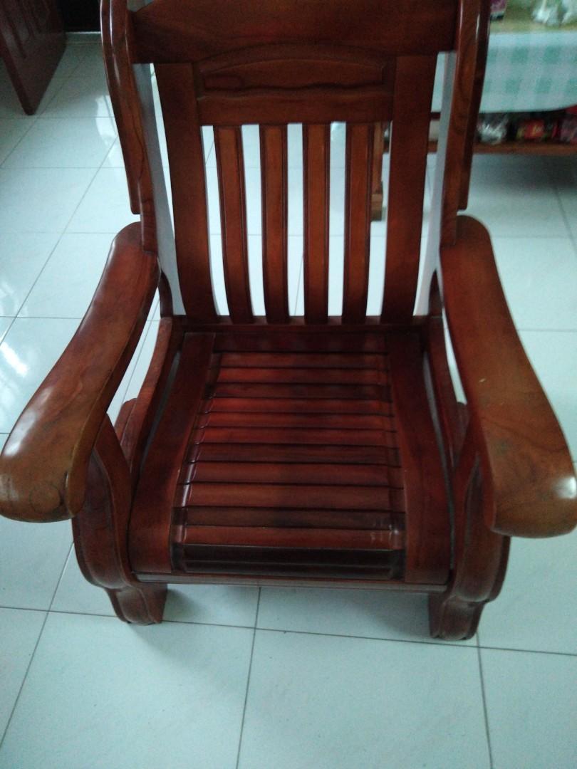 solid wood (Category: Sofas) located in Singapore. Submitted by keenfire_7aa6a1 (Listing ID 1190123535, Image 3). Description: very new just brought for not a long time because no place to put in my house so wanted to sell it..