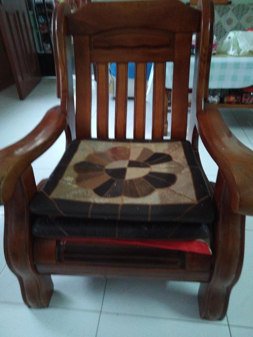 solid wood (Category: Sofas) located in Singapore. Submitted by keenfire_7aa6a1 (Listing ID 1190123535, Image 2). Description: very new just brought for not a long time because no place to put in my house so wanted to sell it..