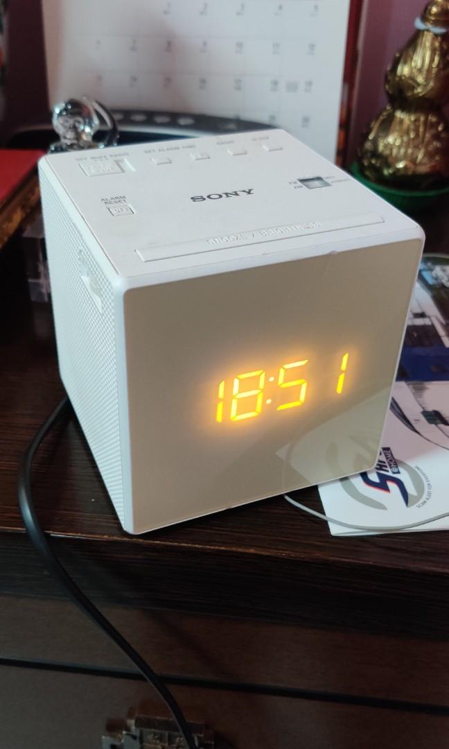 Sony ICFC1 Alarm clock / FM radio, Furniture & Home Living, Home Decor
