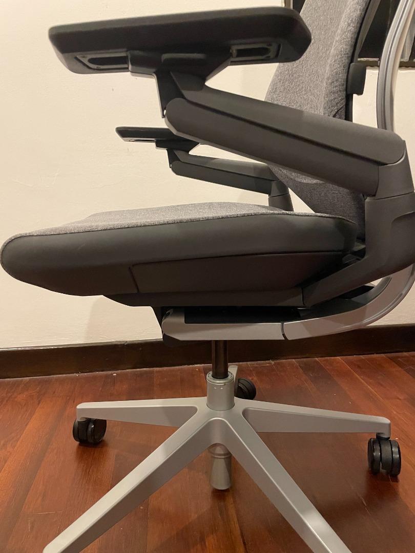 Steelcase Gesture with Headrest 11 year warranty Furniture