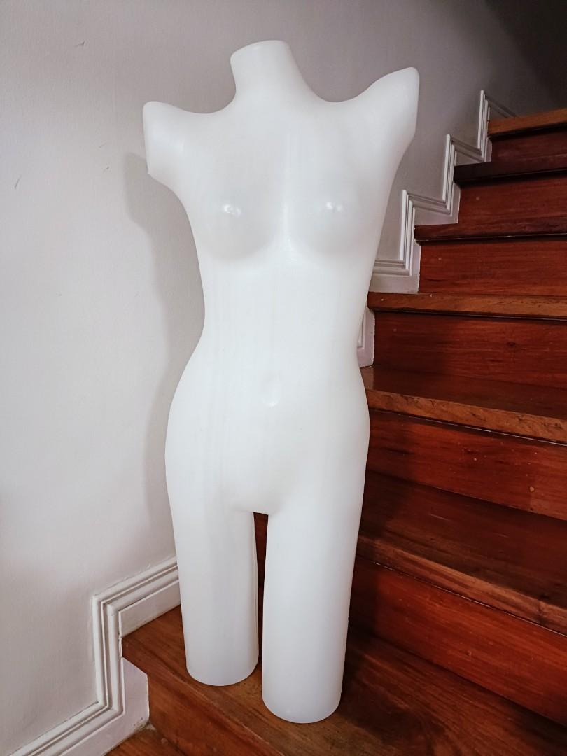 Table Top Mannequin (Category: Everything Else Others) located in Quezon City. Submitted by so.pretty (Listing ID 1190234159, Image 1). Description: not used but needs cleaning.. no yupi 💯.