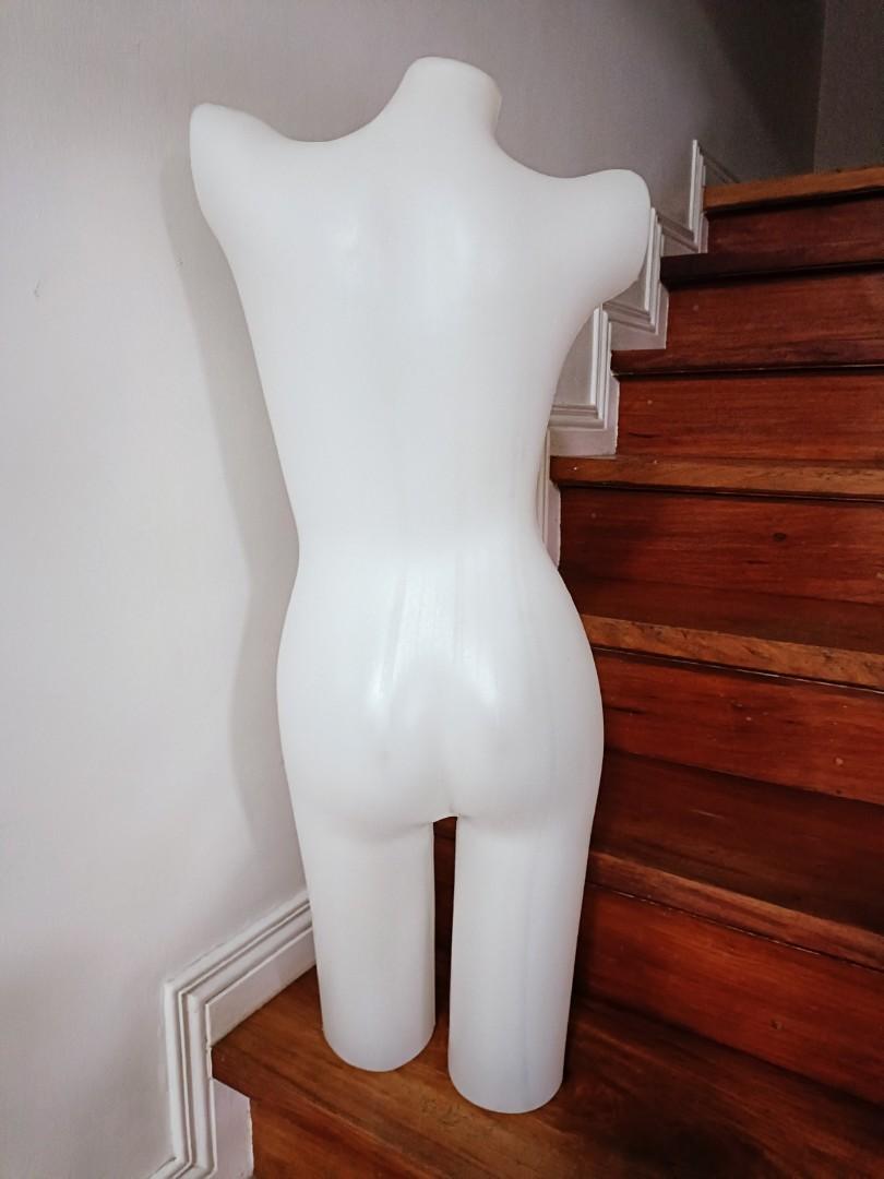 Table Top Mannequin (Category: Everything Else Others) located in Quezon City. Submitted by so.pretty (Listing ID 1190234159, Image 2). Description: not used but needs cleaning.. no yupi 💯.
