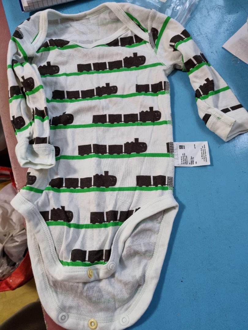 Uniqlo Baby Longsleeves Onesie for newborn 70cm 9kg (Train design by