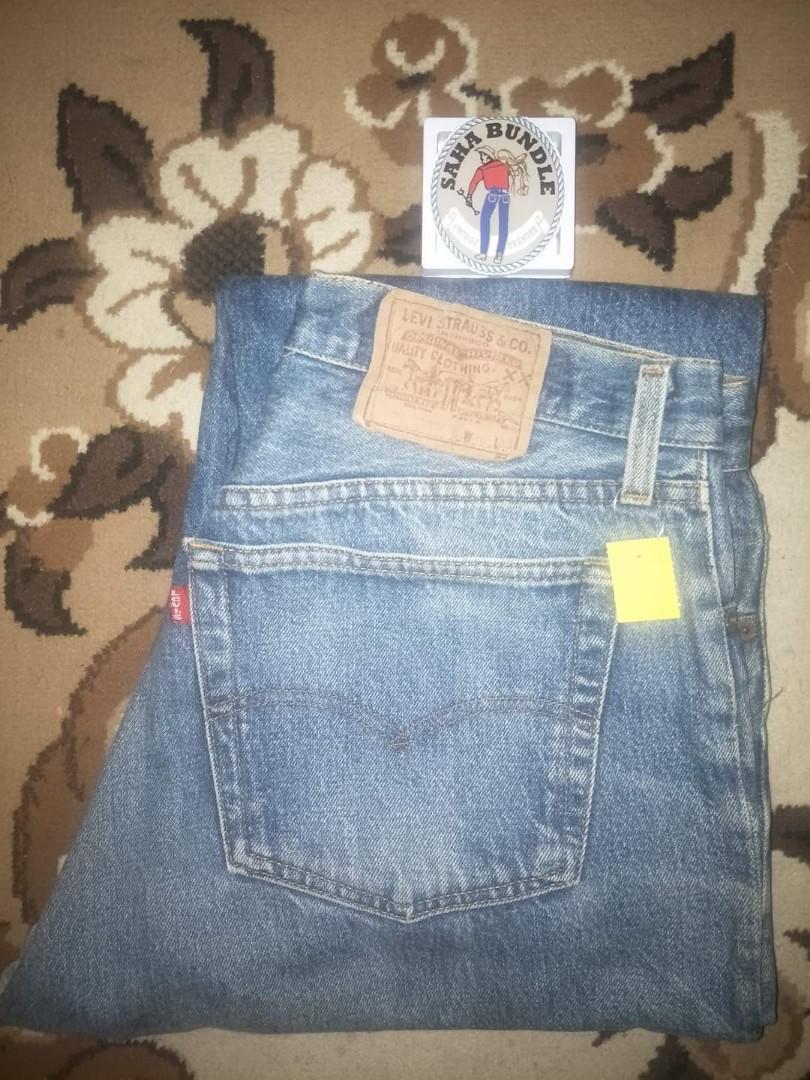 Levis jeans 520 top