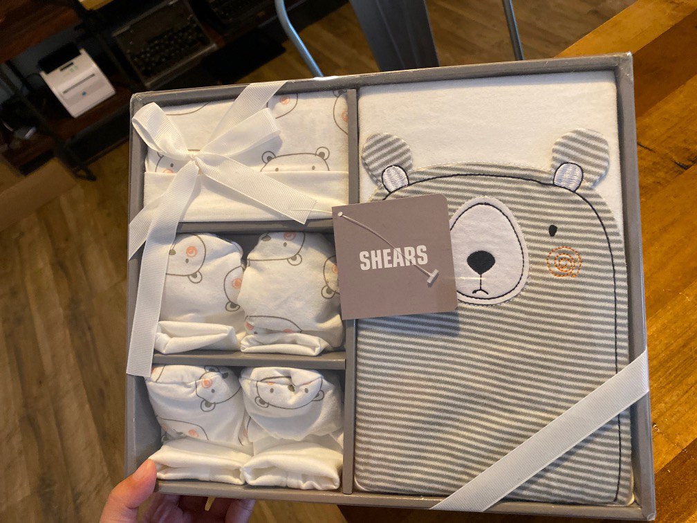 100 cotton Shears baby gift set, Babies & Kids, Babies & Kids Fashion on Carousell