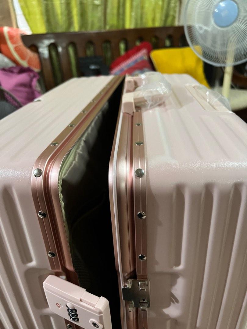 28 inches Luggage, Hobbies & Toys, Travel, Luggage on Carousell