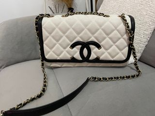 (Category: ) located in . Submitted by blushcloset (Listing ID 1190356879, Image 1). Description: .