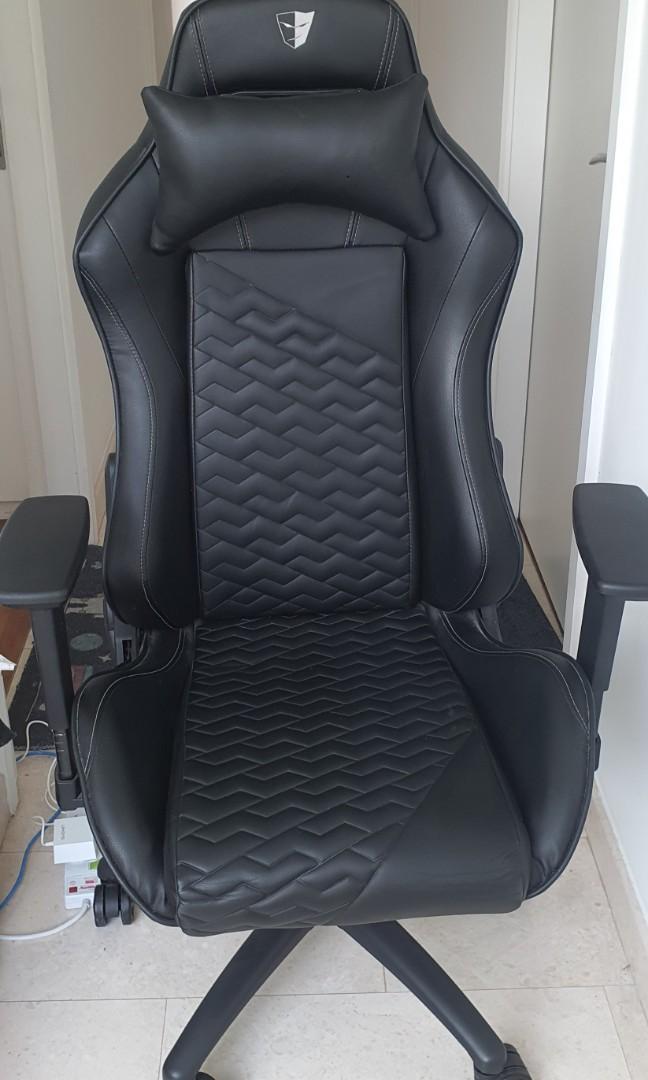 Comfy Gaming Chair, Furniture & Home Living, Furniture, Chairs on Carousell