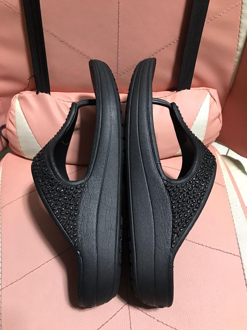 Crocs fitflop 2025