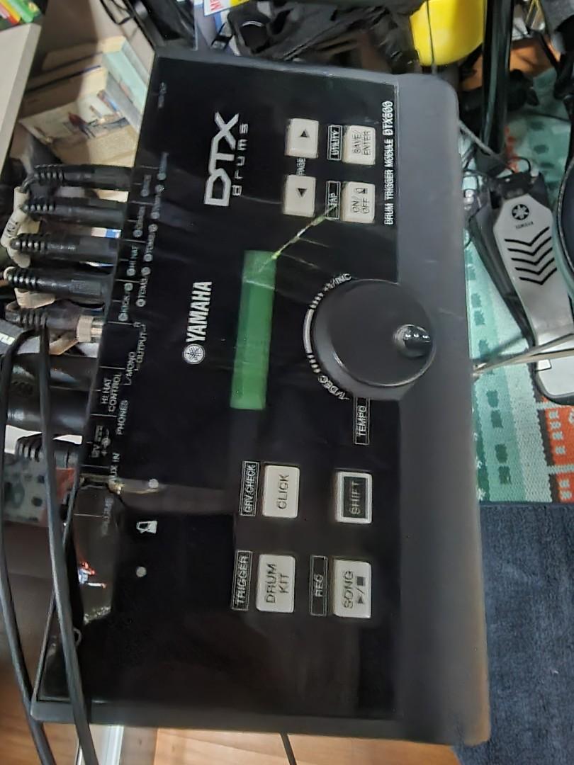 DTX500 Yamaha electronic drum set with yamaha speakers, Hobbies & Toys