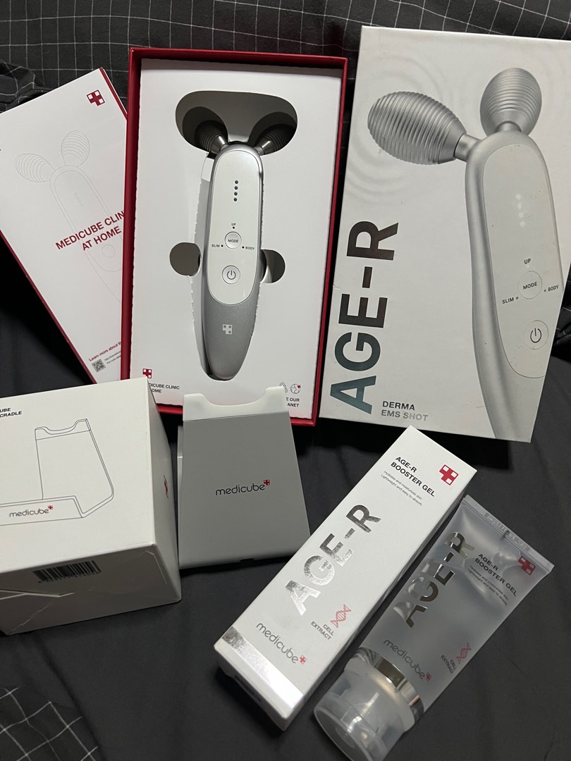 Medicube AgeR Derma EMS Shot with stand and AgeR Booster Gel