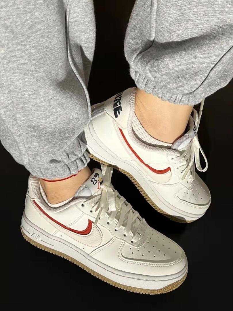 Nike Air Force 1 Low 82 Low top fashion sneakers in cream