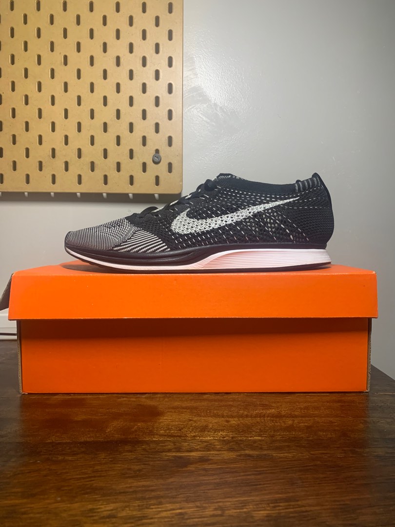 nike flyknit racer oreo