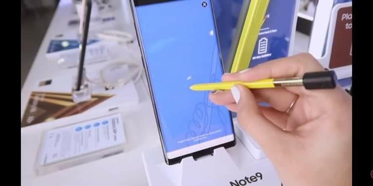 Note 9 (Category: Samsung) located in San Fernando. Submitted by ness.lovely1227 (Listing ID 1190379112, Image 3). Description: Samsung Galaxy Note 9 Specs: Display: 6.4" inches Super AMOLED; Camera: 12MP & 8MP (OIS,PDAF; Dual Camera Hardware: Qualcomm Snapdragon 845, 6GB RAM Storage: 128 GB, micro SDXC Battery: 4000 mAh OS Android 10 The Samsung Galaxy Note9 is a feature-packed high-end phone aimed at power users and productivity- minded individ