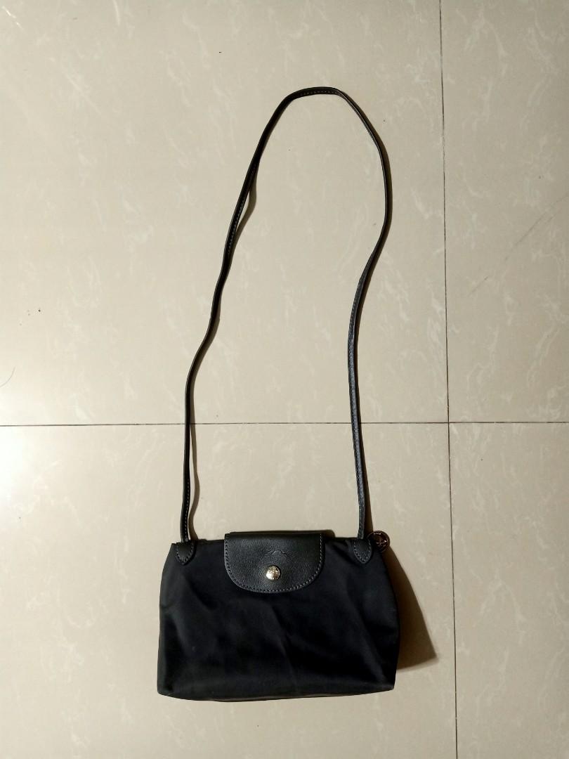 Longchamp black sling bag shop
