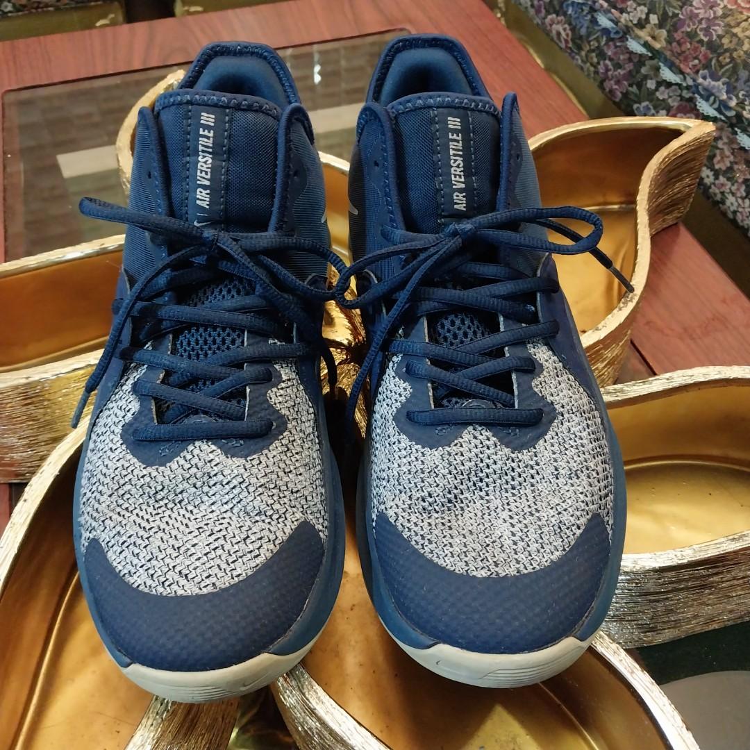tenis nike air versitile iii