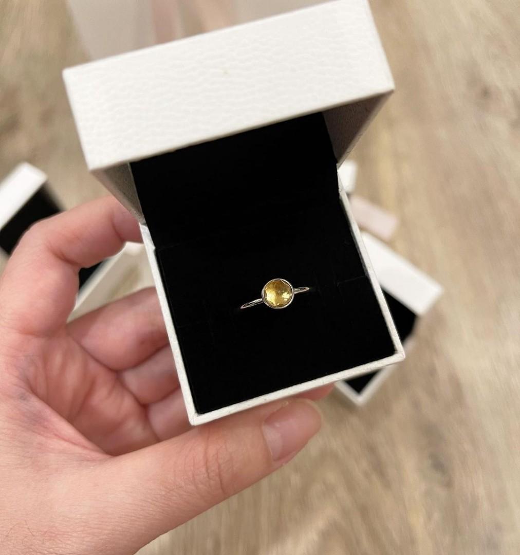 Pandora ring yellow stone hot sale